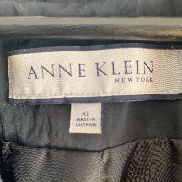 Long black raincoat from Anne Klein. - Picture 4 of 4